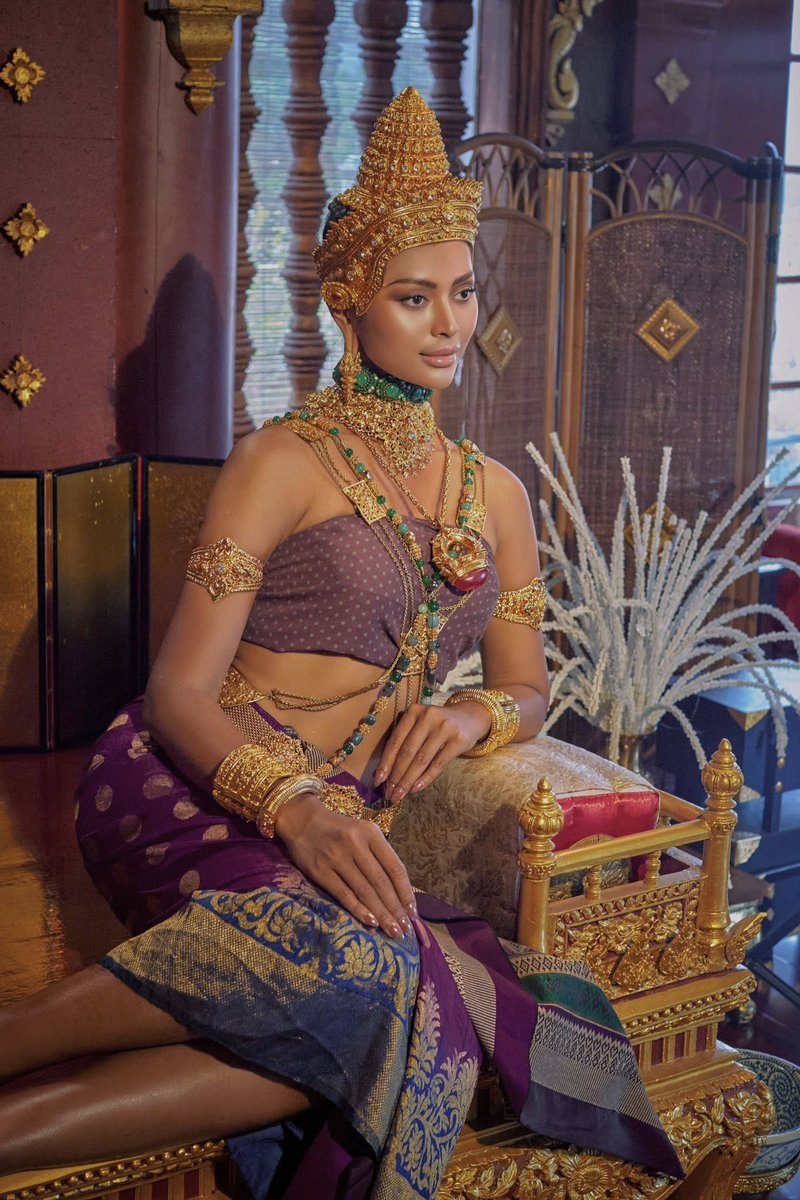 PopularCambodia's tweet photo. “រាជធិតាក្សត្រ ក្នុងសម័យមហានគរដ៏រុងរឿង”
This costumes is inspired by the design of Ta Prohm Temple.
Credit to: Koy Anna
#Cambodia #khmer #costume #TaProhm https://t.co/XvLOmXQAgq
