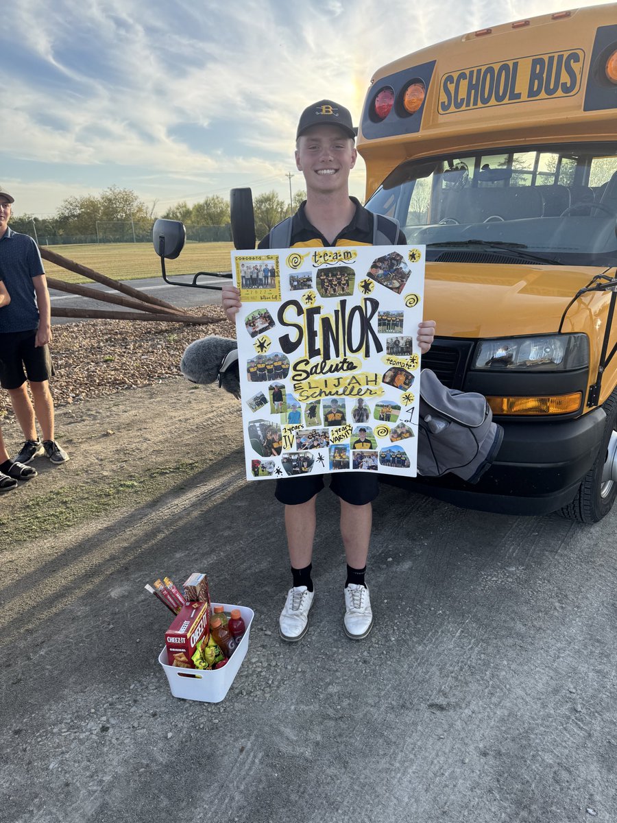 BotkinsGolf's tweet image. Tonight was S•E•N•I•O•R Night!

⛳️@BotkinsGolf celebrated our Senior golfer🌟Elijah Schuller🌟after his final match tonight. 

🫡 We salute Elijah for his 4-year membership!