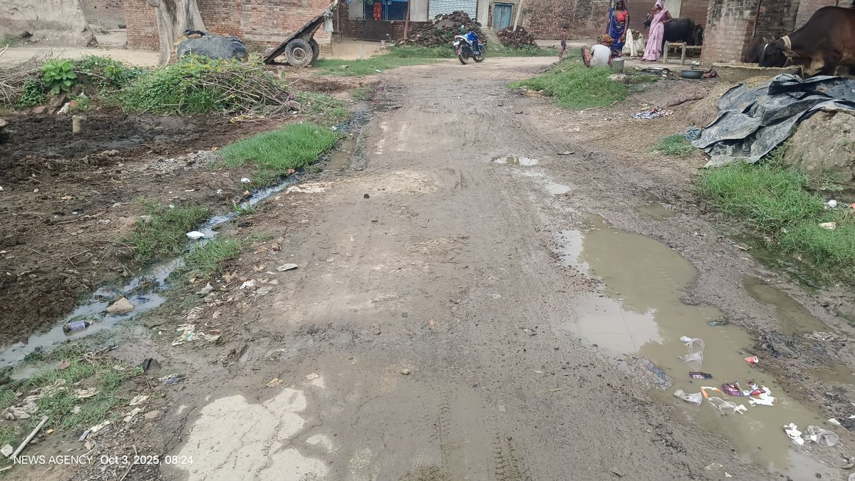 crimechatmh's tweet photo. @myogiadityanath @DM_PRAYAGRAJ @prayagraj_pol @112UttarPradesh @UPGovt @Uppolice 
प्रयागराज के थाना नवाबगंज क्षेत्र के भगदेवरा गांव अमृती तालाब के मोड पर रोड पर गन्दा पानी बहाया जा रहा है जिससे आय दिन दुर्घटना हो रही है मना करने पे भी पानी बंद नहीं किया जा रहा है पानी को रोका जाए https://t.co/MvXDZF3otF