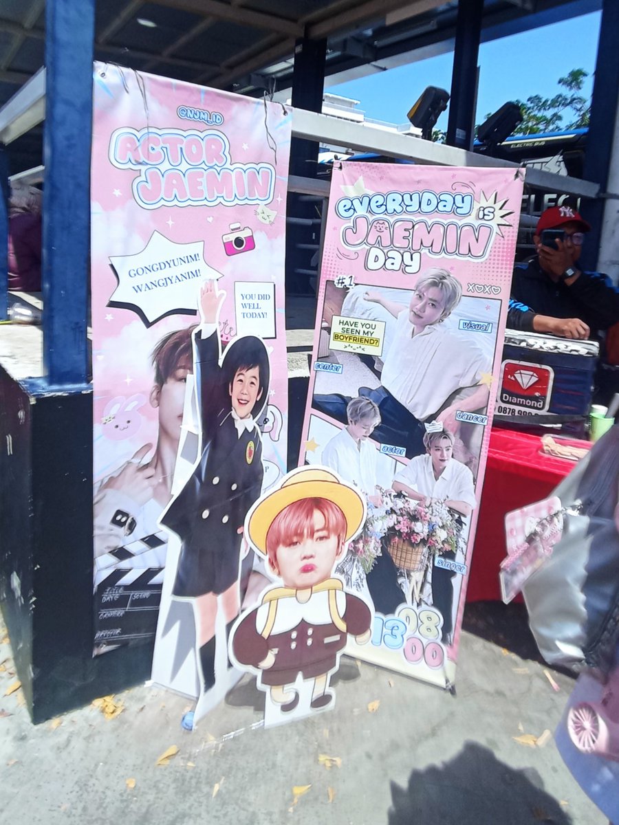 Baru ngebongkar totebag konser kmrn🥲 maaciwww yg udah ngasih aku freebies kmrn yaa <a href="/raa_rat/">Raa_</a> <a href="/eventhoally/">aisy</a> <a href="/2313TEAM/">Nomin</a> <a href="/nominprojects/">nominprojects</a> <a href="/nomin1stt/">Ci</a> <a href="/JENJAEMCOTY/">JJ kinda ia ☆ LJN1🎸 HOLOTASTE2025❤️‍🔥</a> <a href="/ellyuuuu_/">ell🍒PERSONA 2610! NOMIN DRAMA!</a> <a href="/nurrahmafebri/">febriss</a> @febriantiw_an <a href="/RindaZakia43972/">Rinda Zakiah</a> <a href="/carnayyusky_/">gis🍒</a> <a href="/w/">Brian Jones</a>.d.y.u.z <a href="/nanaloperss/">nanaloperss mt after dm</a> <a href="/Hangyulali/">VAN</a>   <a href="/NJM_ID/">NA JAEMIN INDONESIA 🇮🇩</a>