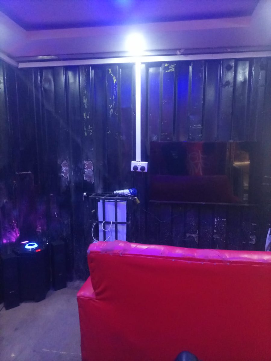 Josh001J's tweet photo. Kuna bois wa mine anauza his ps 5 TV  pads yaani ikiwa complete. Unaeza post on your timeline tutafute client? https://t.co/IcDAWDDDwC