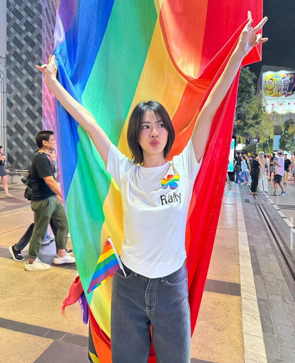 like.. PLEASE CAN YALL BE FRIENDS OR SMTHRH

#linnmashannoad #emiamily