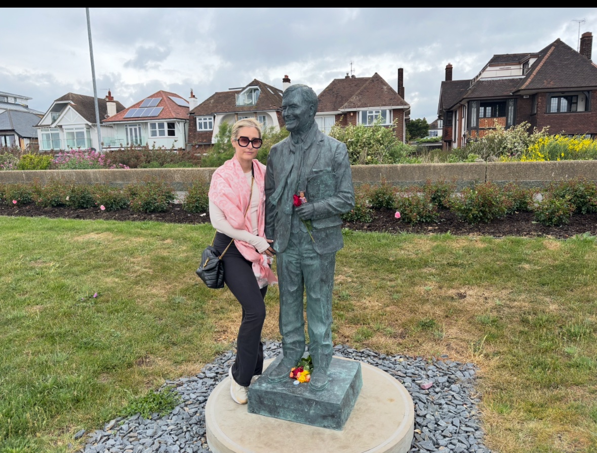 KatieAmess's tweet image. And we will walk hand in hand until justice is done. 

Praying for the UK tonight that these preventable tragedies are stopped before they happen. We need answers and accountability. #justiceforsirdavid
🇬🇧