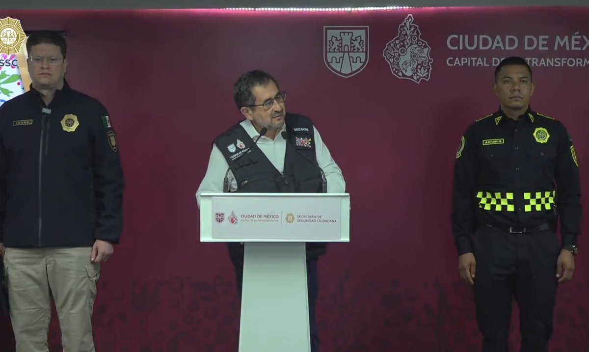 ManuelGaleazz1R's tweet image. El secretario de Gobierno de la Ciudad de México, @craviotocesar, calificó como una “gran provocación” la actuación del llamado bloque negro durante la marcha conmemorativa por los 57 años del #2DeOctubre.

Aseguró que los elementos de la policía no respondieron a las agresiones,