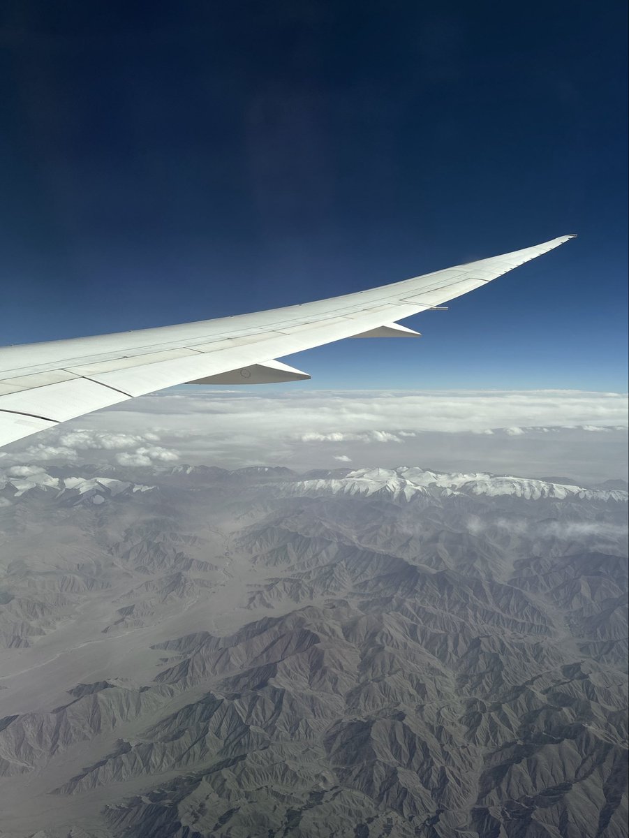 귀국할 땐 고개 돌리면 히말라야산맥