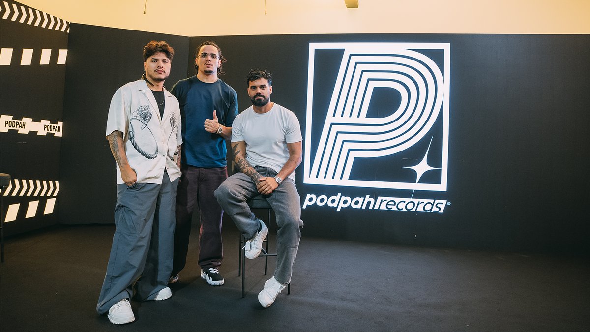 Com investimento de R$ 9 milhões, o maior podcast do Brasil inaugura sua nova sede em São Paulo: 6.500 m², 7 estúdios, Podpah Records e 11 novos programas. Uma nova era do entretenimento digital começa agora! 📺✨

rapdab.com.br/2025/10/03/pod…