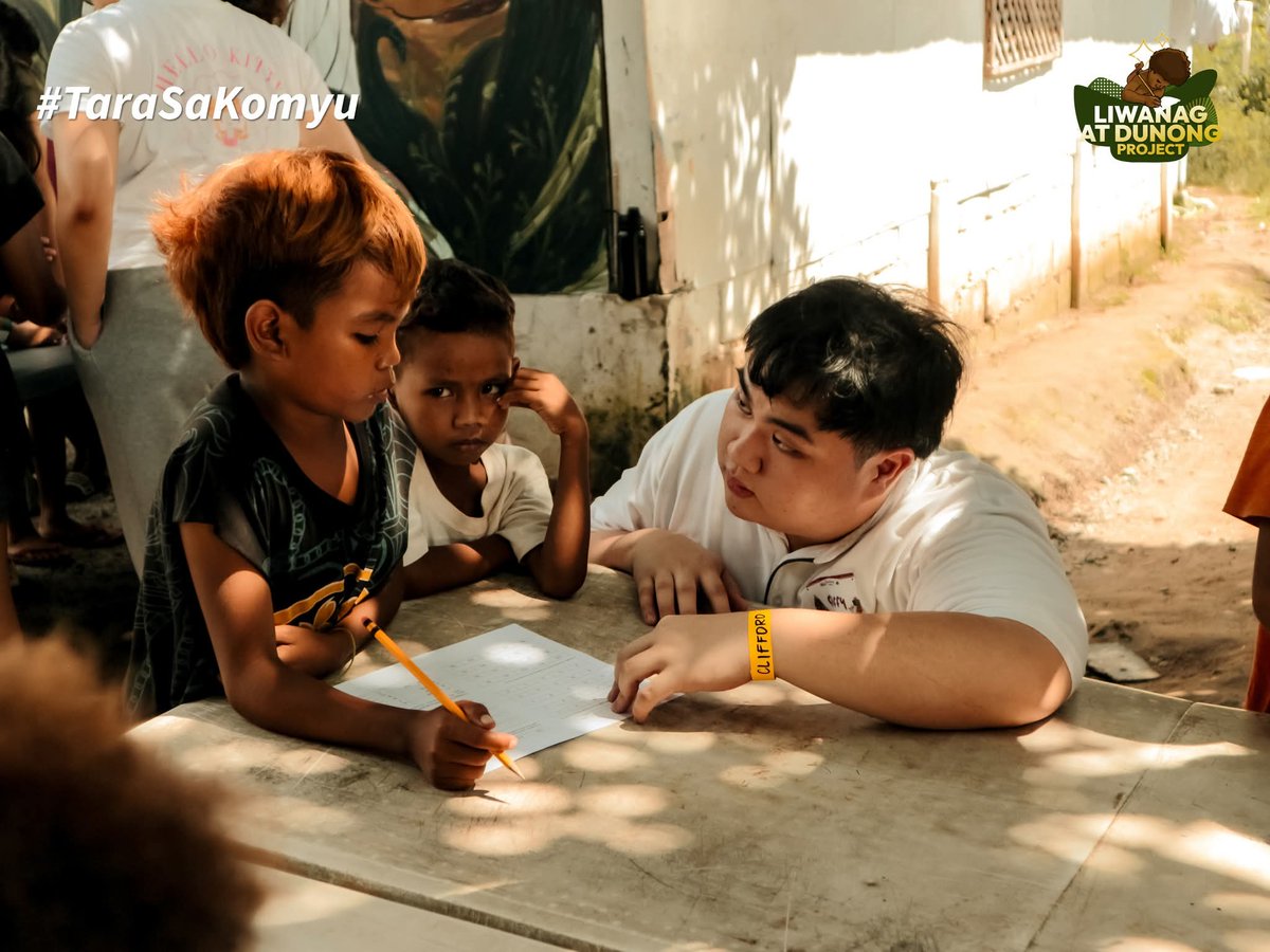 liwanagatdunong's tweet photo. This Sunday, Team #Liwanag built on their math lessons while a new reading class opened for our younger learners. ๐ Under a mango tree, without chairs, their eagerness shone. Thanks to our partners, we now have chairs for Team #Dunongโnext, for Team Liwanag! โจ https://t.co/kxvvV3U1ml