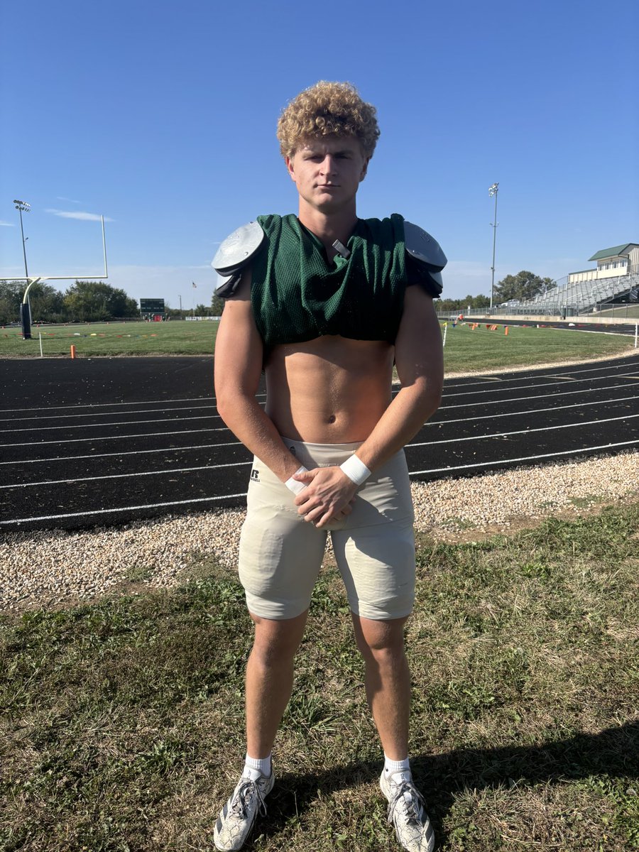 Austin Zeller (TE/DE) of Jackson Heights (1A) is a recruit that has generated interest but nowhere near where it should be. 6-4.5 220 pounds with 4.6 40, 4.0 GPA. Passes the eye test, strong, physical and can run. Great kid. #sportsinkansas photo: Chet Kuplen