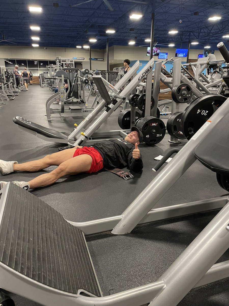 If you want to be the best then you gotta train with the best. You taught me just about everything I know in the gym. 

For example, you taught me that if you don’t look like this after a set of hacks, then you’re not doing it right. 

🙏🏽🙏🏽