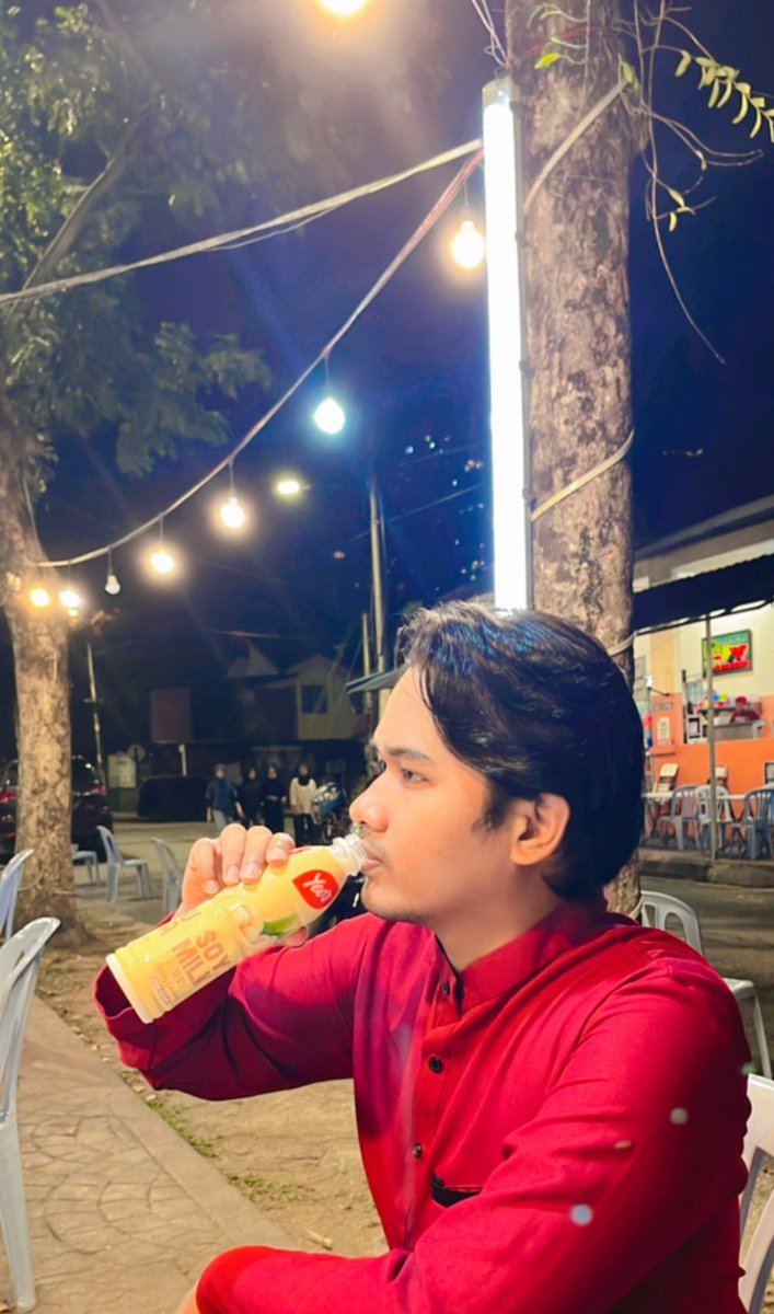Eezzuddin's tweet photo. Kalau dinner kat luar mesti ada air manis sikit 🤣 nikmati susu soya brown sugar Yeo's ni, syiok weii #yeosmy https://t.co/hfeTLsZHFU