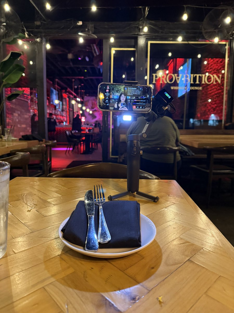 Chats taking me on a date ❤️
Twitch.tv/valair