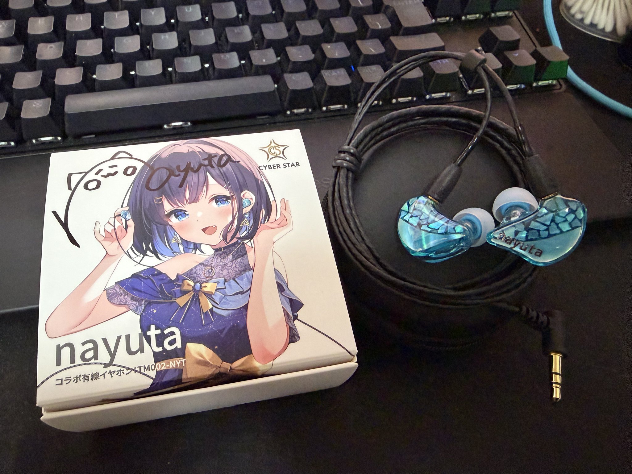 箱のみ！ 直筆サイン入り 証明書付き 鈴原るるコラボイヤホン 鈴原るる限定コラボワイヤレスイヤホン 箱のみ！ 直筆サイン入り 証明