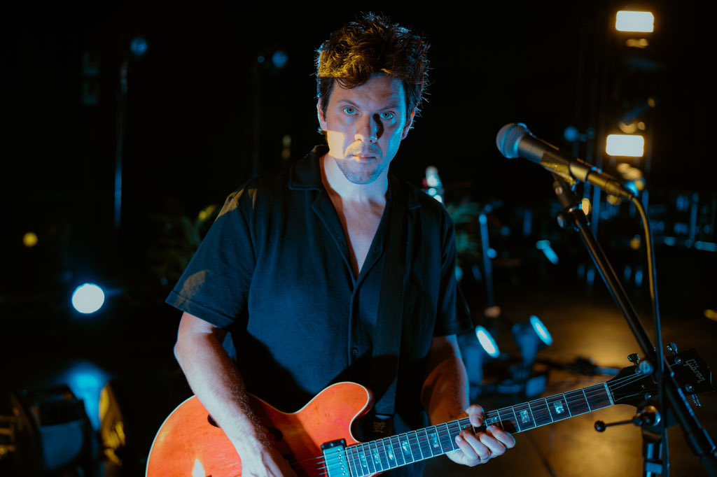 TheAcademyIs's tweet photo. 🚨 BREAKING 🚨 The Academy Is… guitarist Mike Carden was reportedly caught trying to Shazam the song “Centuries" by Fall Out Boy inside an Applebees https://t.co/g8F9qJ1XGr