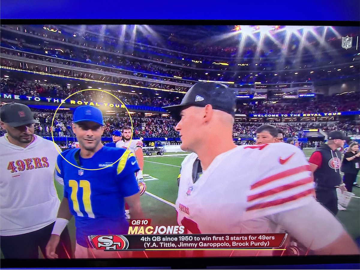 Impeccable timing from the <a href="/NFLonPrime/">NFL on Prime Video</a> crew 🤯