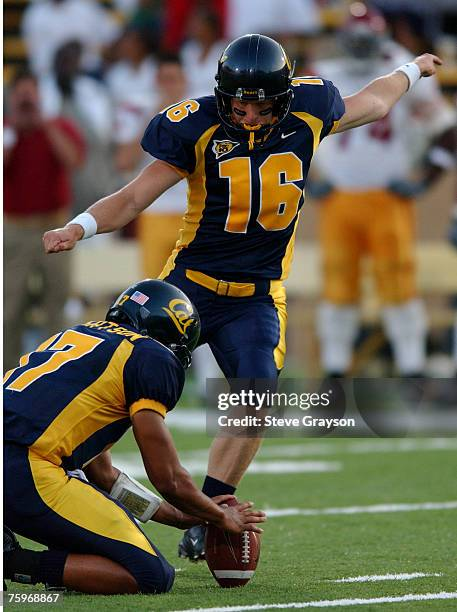 MikeHotDogMayor's tweet photo. The exact moment I swapped from NFL to College was September 27, 2003 when Tyler Fredrickson nailed a game winning field goal to beat USC in OT. 

My sports fandom has never been the same since https://t.co/Af4oLNOkmp