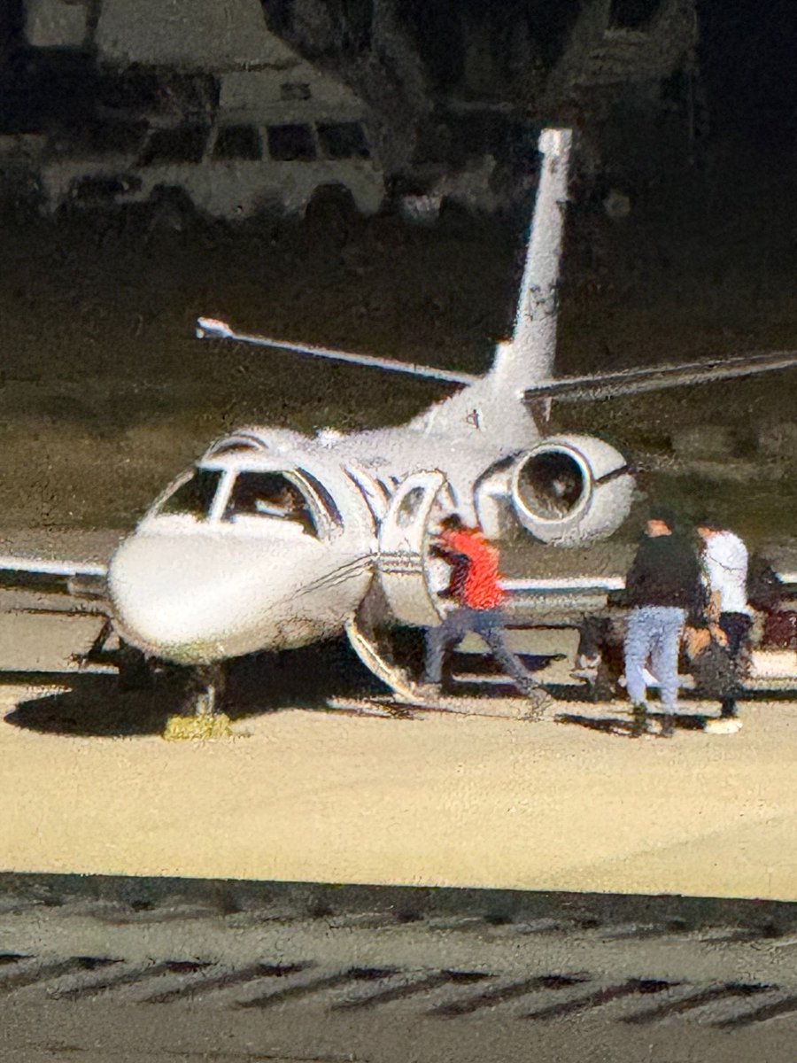 reddtvoficial's tweet photo. Rodrigo Paz ya no vuela en vuelos comerciales, recorre el país en avión privado

La noche de este jueves el candidato a la presidencia del #PDC, @Rodrigo_PazP , voló desde #Cochabamba a #SantaCruz en un vuelo #privado, más temprano el candidato llegó en el mismo avión de #Yacuiba - #Tarija a la ciudad de Cochabamba. Paz y el apoyo que recibe para esta 2da. vuelta electoral le permite recorrer el país en #vuelos privados, ya no necesita de vuelos comerciales como en la 1ra. vuelta.