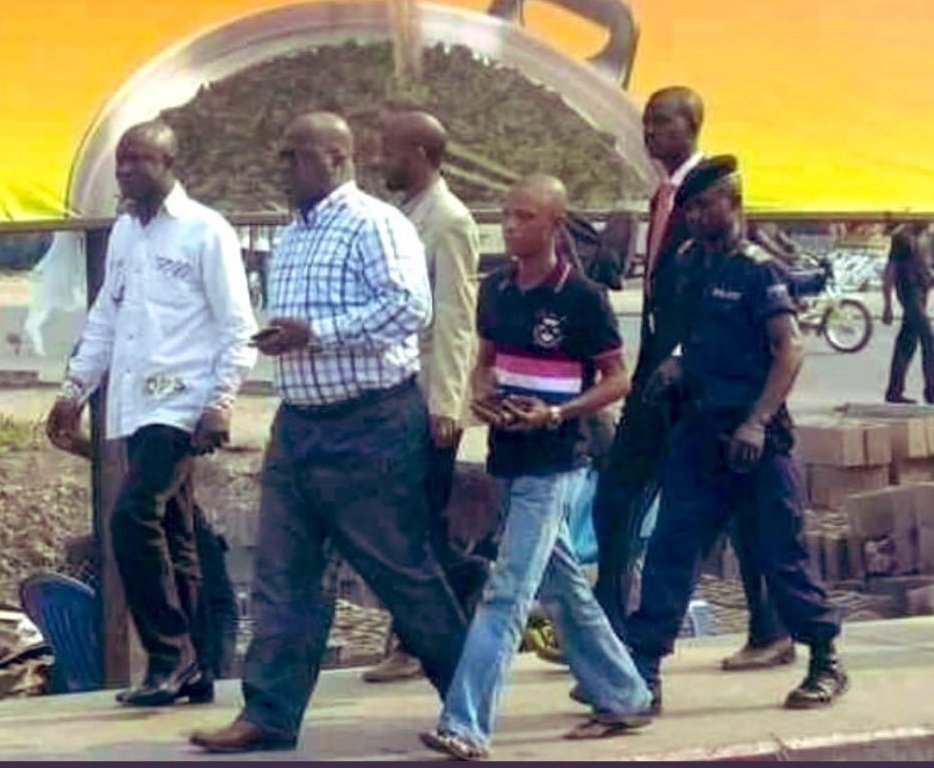 JKabilaKabange1's tweet image. Je vous ai donné voix et visibilité quand vous n’étiez rien. Aujourd’hui, vous payez mon hospitalité par l’ingratitude.
Sachez-le : l’arbre que vous avez gravi grâce à moi sera le même arbre qui vous ramènera au sol et vous en porterez la responsabilité devant le peuple.
#RDC