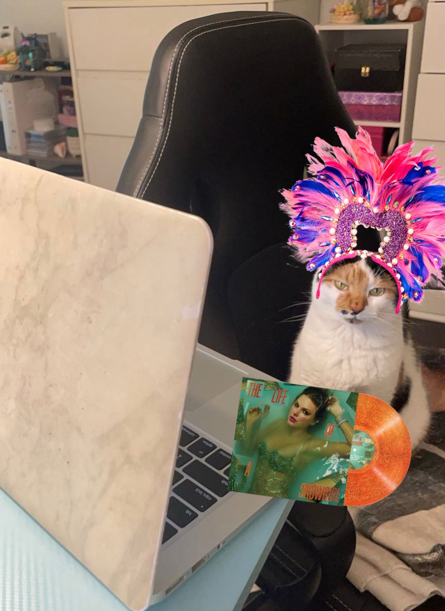repukaition's tweet photo. @taylornation13 READY #TSTheLifeofaShowgirl https://t.co/ighosKmXbS