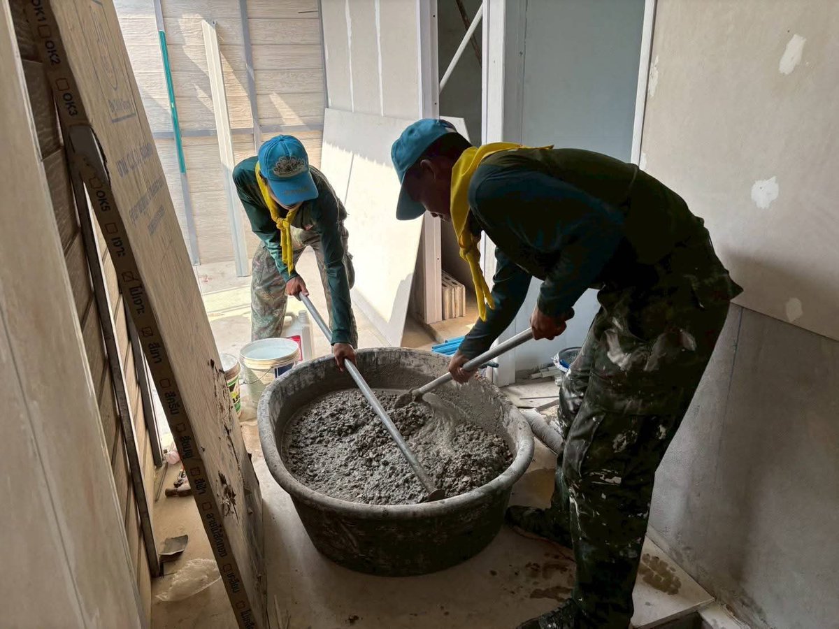 1_DevDiv's tweet image. เมื่อ 2 ต.ค. 68 
(พัน.พัฒนา 1) จัดกำลังพลชุดช่างจิตอาสา เข้าดำเนินการปรับปรุงซ่อมแซมที่อยู่อาศัยตามโครงการปรับปรุงซ่อมแซมที่อยู่อาศัยให้กับผู้ยากไร้และด้อยโอกาสในพื้นที่ กทม. และ 25 จังหวัดภาคกลาง ให้กับ พลทหาร กรรชัย  จันทร์ทอง ณ บ้านเลขที่ 30/7 หมู่ 4 ต.ชัยมงคล อ.เมือง จว.ส.ค.