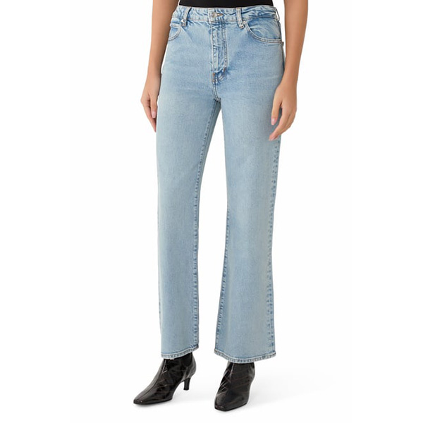 mahmoudsylym's tweet image. 👖 Classic cut. Modern cool. Frame’s Pixie Arrow jeans — straight, sleek, and made for movement.
✨ Denim that works as hard as you do.
👉 taswiquh.online/8enu

#FrameJeans #DenimStyle #EverydayDenim