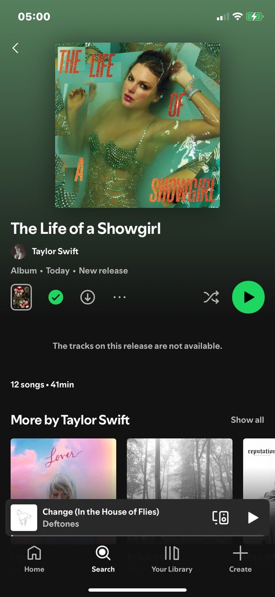 nymphrosi's tweet photo. WHAT DO YOU MEAN #TSTheLifeOfAShowgirl #TaylorSwift https://t.co/5Z6qlEBMav
