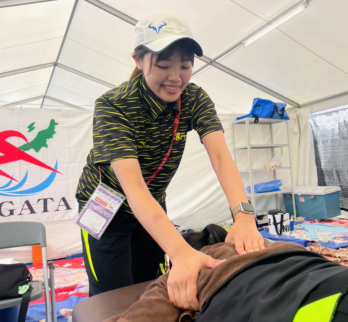 【トレーナー活動】
滋賀国民スポーツ大会・陸上競技

卒業生の中村柚月先生（10期生）が新潟県代表チームにトレーナー帯同🏟️

当校の髙橋亜姫先生と共に選手を支えます💪

今日から競技がスタート！
トレーナー活動の様子をお楽しみに✨

#新潟柔整 #柔道整復師 #スポーツトレーナー
