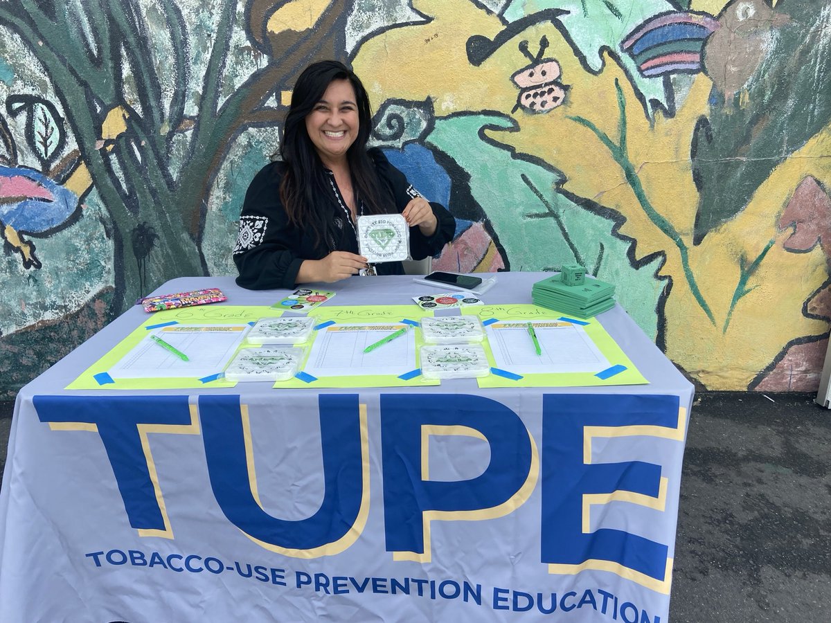 HolbrookMDUSD's tweet image. Ms. Angela, our school counselor, is eager and excited to recruit TUPE Leaders in Middle School! #Commitment #WeAreHolbrook