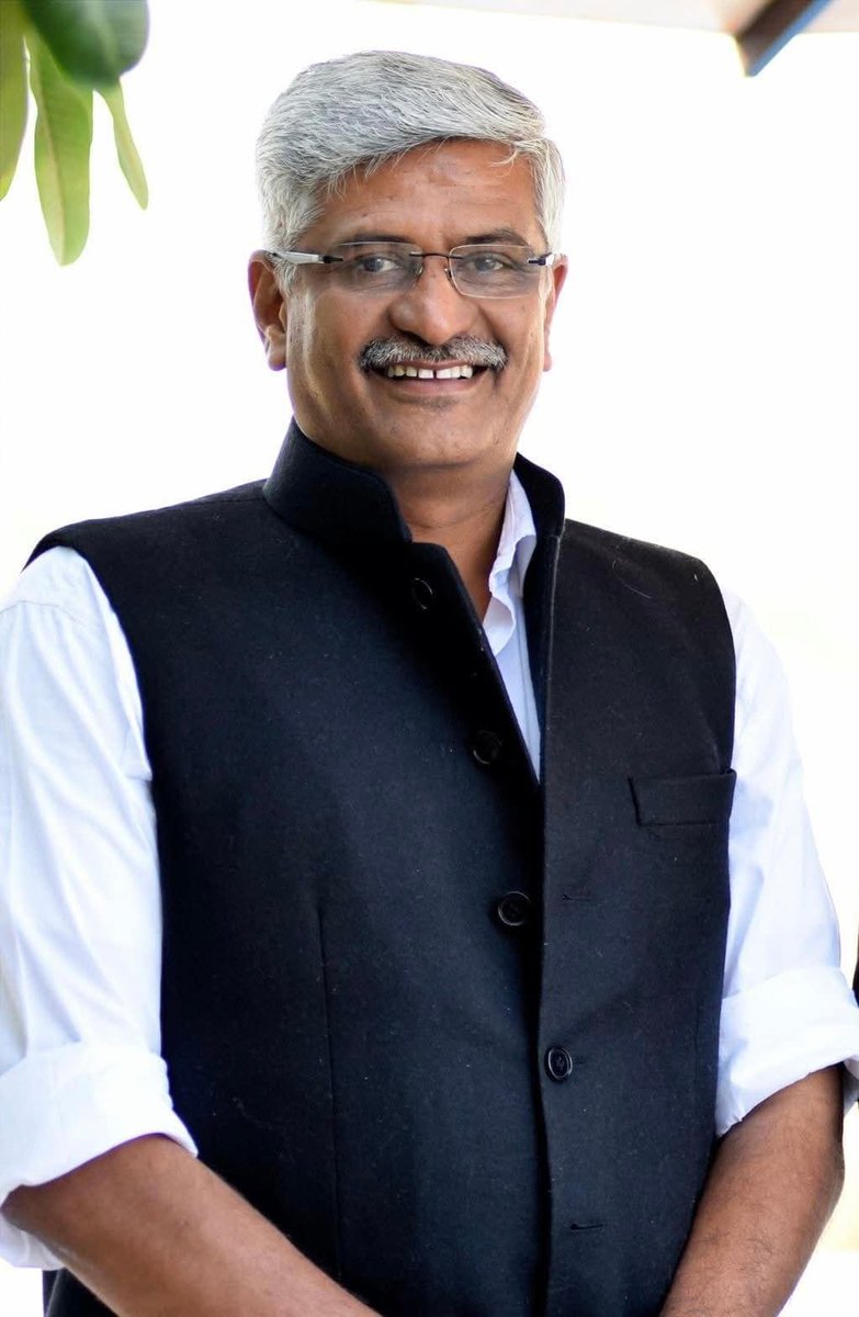 narpatcharan811's tweet photo. भारत सरकार में मा. केंद्रीय संस्कृति एवं पर्यटन मंत्री श्री गजेंद्र सिंह शेखावत जी, आपको जन्मदिन की हार्दिक शुभकामनाएं!
 
मर्यादा पुरुषोत्तम प्रभु श्रीराम जी आपको उत्तम स्वास्थ्य, दीर्घायु एवं निरंतर यश प्रदान करें, यही कामना है।

@gssjodhpur Singh Shekhawat https://t.co/1dQLpFShaA