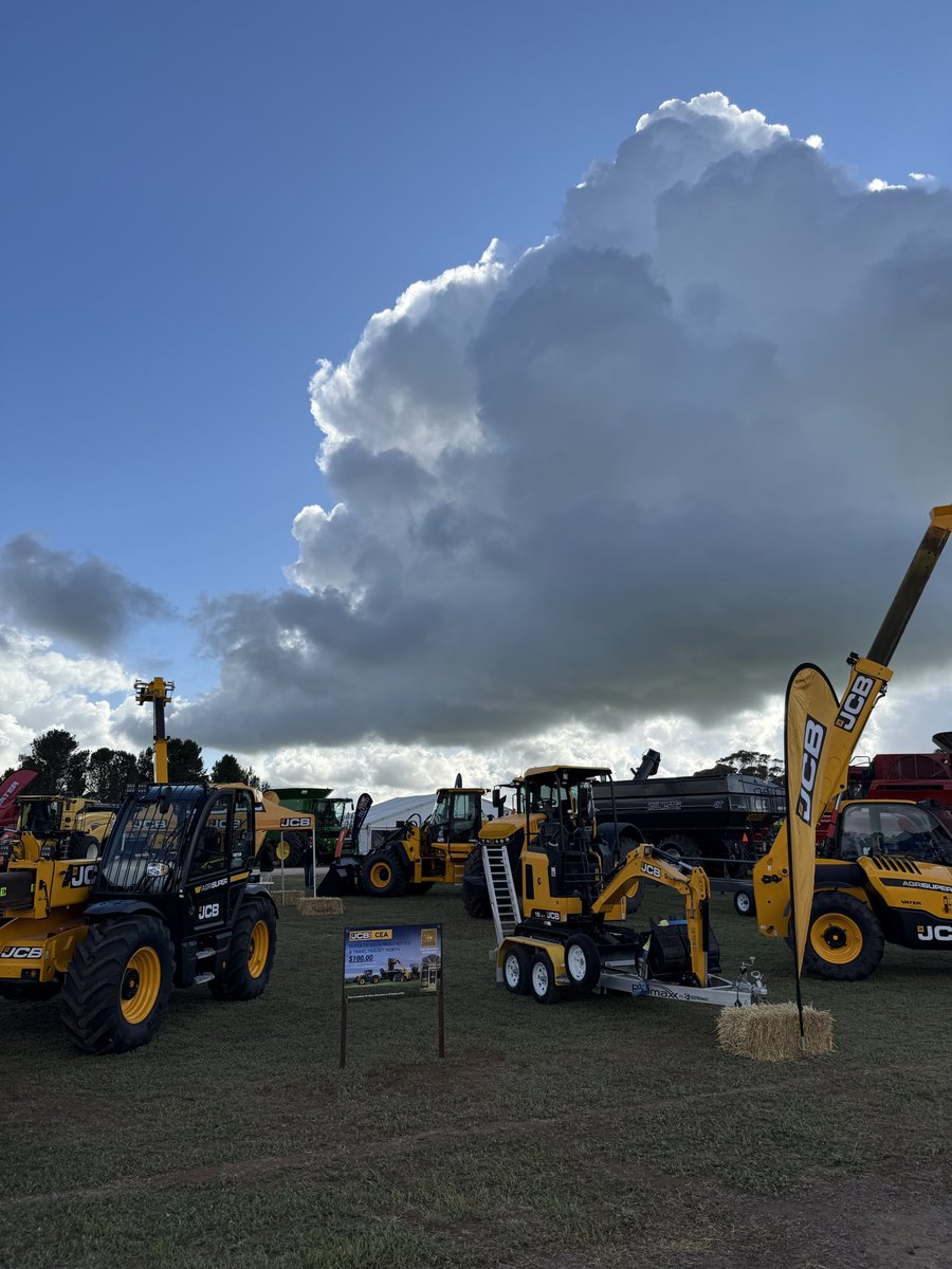 Tyson_Adams_'s tweet photo. 🚜🌾 That’s a wrap on Yorke Peninsula Field Days 2025!

A huge week for JCB with plenty of great conversations and strong interest. Big thanks to @VaterMachinery for your support and for helping make it such a success. 🙌

#JCB #YPFieldDays #AussieFarming https://t.co/pYQU7QzkFZ