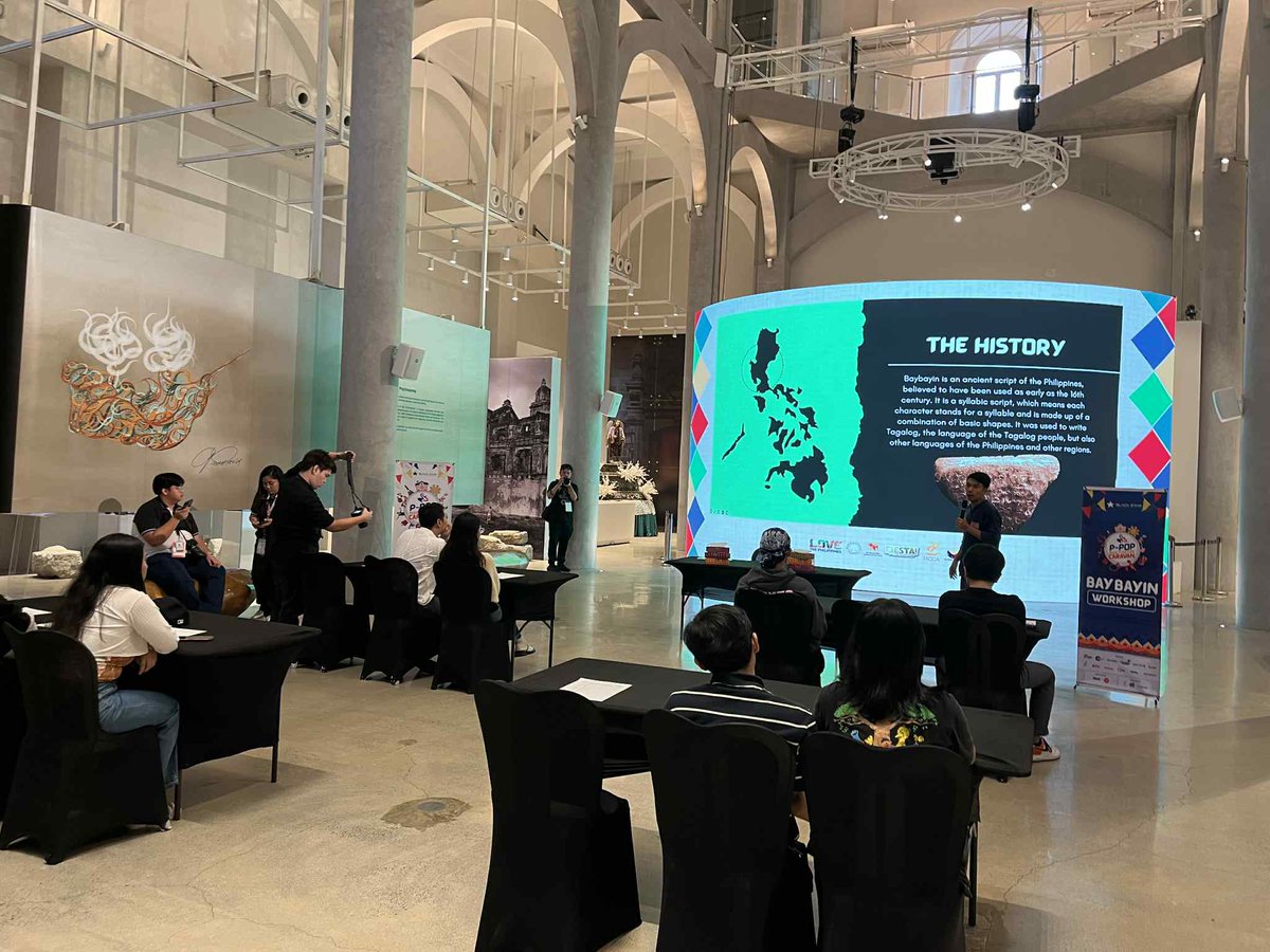 PMCC_2025's tweet image. ✨ NOW HAPPENING ✨

 Baybayin Bhayin workshop by Jaime Hernandez is LIVE! ✍️🔥

Discover the beauty of our ancient script and dive deeper into our heritage through this interactive session. 🇵🇭✨

📍 Centro de Intramuros
#PPOPMusicCultureCaravan #PMCC #PPOPTourismo #Intramuros