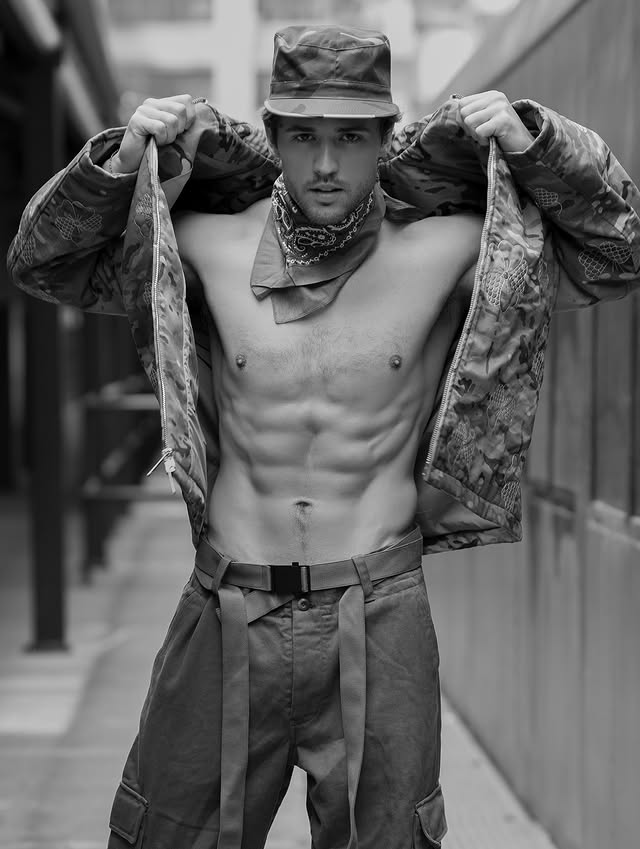 AmenEverytime's tweet photo. Nick Topel by Alexz Roze for JÓN Magazine. ✨ #NickTopel #Photography #AlexzRoze #Stylist #JamesRSanders #JONMagazine https://t.co/TssQfpMJA3