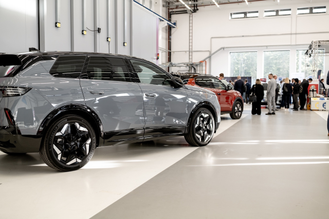CJelly78's tweet photo. We have been partnering with #2025CARSymposium. Those are exciting times for the industry, being in the midst of an extensive transformation. We are happy to contribute with our collaborative innovations. #Automotive #Innovation #FutureOfMobility #3Mer https://t.co/PfYkCTEhTa https://t.co/gVjmB0CPyu