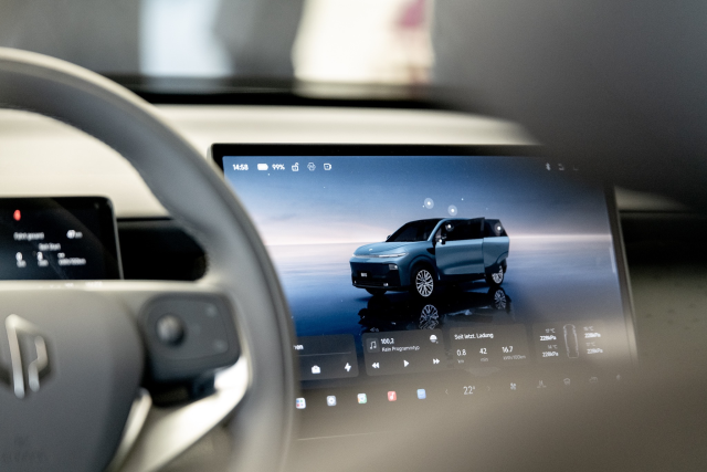 CJelly78's tweet photo. We have been partnering with #2025CARSymposium. Those are exciting times for the industry, being in the midst of an extensive transformation. We are happy to contribute with our collaborative innovations. #Automotive #Innovation #FutureOfMobility #3Mer https://t.co/PfYkCTEhTa https://t.co/gVjmB0CPyu