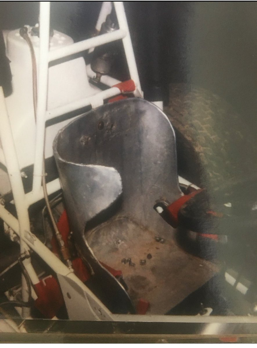 Imagine if we ran these seats today. I see Dzus buttons holding it in. Interesting concept.