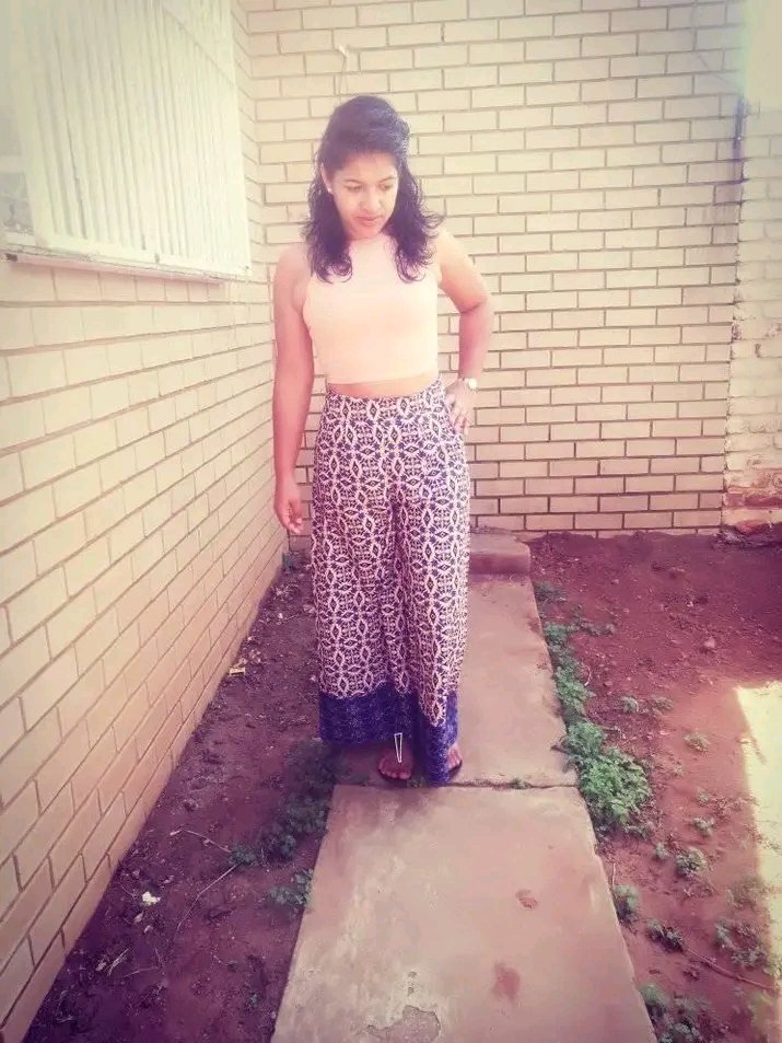 Muslim_Beauty_'s tweet photo. Pause and remember... 
if you empty yourself of yesterday's sorrows, you will have much more room for today's joy ♥☺

Happy Friday everyone 😘 https://t.co/EO3ikAyLkS