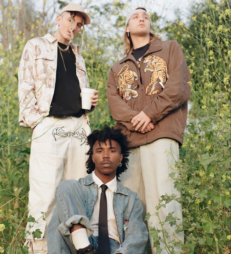 ChaseAtUpdates's tweet photo. 🚨 | GUESS WHO'S BACK? 

De'wayne is featuring "Victory Lap" Chase Atlantic's new track https://t.co/JQYXfoI5nY