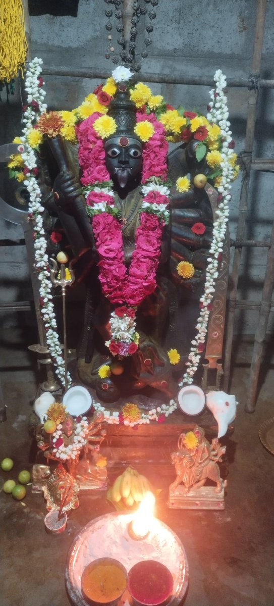 SelangoSamy's tweet photo. 🔥🌺🔱 ஓம் ஸ்ரீ நவ வனபத்ரகாளியம்மன் ஓம் ஸ்ரீ தங்க முத்து மாரியம்மன் அனைத்து உலக நன்மைக்காக நாட்டோட நன்மைக்காக சிறப்பு அபிஷேகம் ஆராதனை நடைபெற்றது புரட்டாசி மாதம் வெள்ளிக்கிழமை சட்டம் நம் கையில் இருக்கு என்று நிறைய பேரு உண்மையானவர்கள் நேர்மையானவர்களும் புண்படுத்திக் கொண்டிருப்பவர https://t.co/rcWeKErCVx