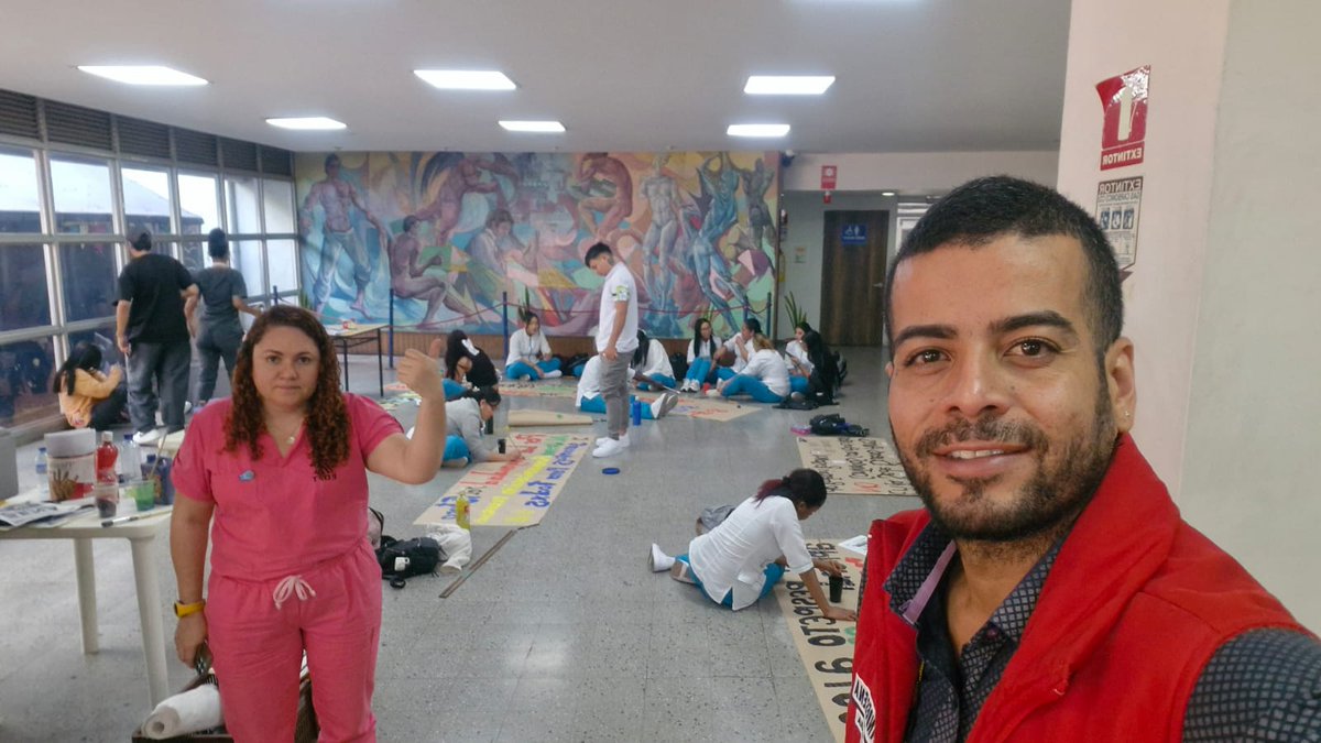 #SielSENAparaElSENAavanza

Desde SINDESENA ANTIOQUIA seguimos con la actividad de la Carpa de la Resistencia que adelantamos como <a href="/sindesenacol/">Sindicato del SENA</a> en todas las regionales del país del <a href="/SENAComunica/">SENA</a>. Exigimos al Director <a href="/JorgeELondonoU/">Jorge Eduardo Londoño Ulloa</a> soluciones a los puntos presentados.