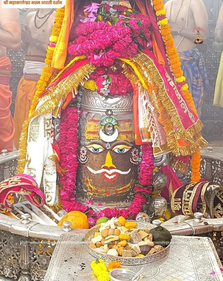 🙏🌹*Jai Shree Mahakal*🌹🙏
*श्री महाकालेश्वर ज्योतिर्लिंग का भस्म आरती शृंगार दर्शन*
*03-10-2025 कण-कण में महादेव*