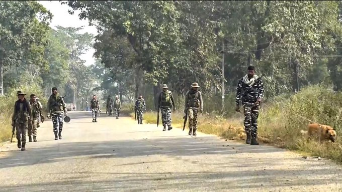 fouji_fan's tweet photo. बीजापुर में बड़ा बदलाव!
बस्तर में CRPF और सुरक्षा बलों द्वारा चलाये जा रहे एंटी नक्सल ऑपरेशन का असर दिख रहा है।
103 नक्सलियों ने अपने हथियार डाले.
#NaxalMuktBharat #NaxalFreeBharat Nagpur #RSS100Years Bal Vikas Marga Darshan Ravan #tejran #gandhijayanti2025 #ASRLOSC https://t.co/KXThVUr2eZ
