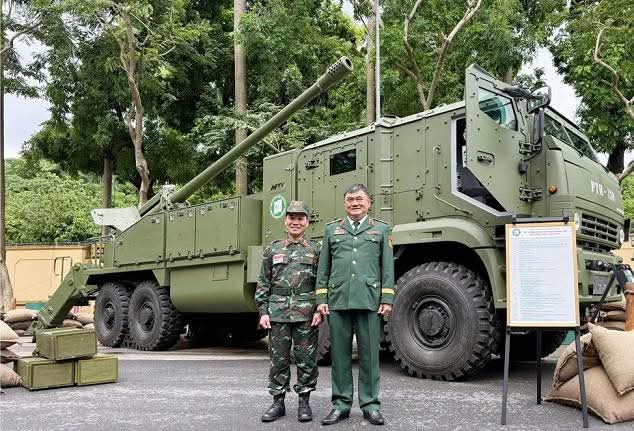 EFFERCETAMOL's tweet photo. Woah. The PTH-130 self-propelled howitzer just got a total makeover.

130mm M46 gun on Kamaz-6560 8x8 chassis. 
Still in development but it's looking great so far.

Photo by HYKTQSVN https://t.co/EJEQTne3qg