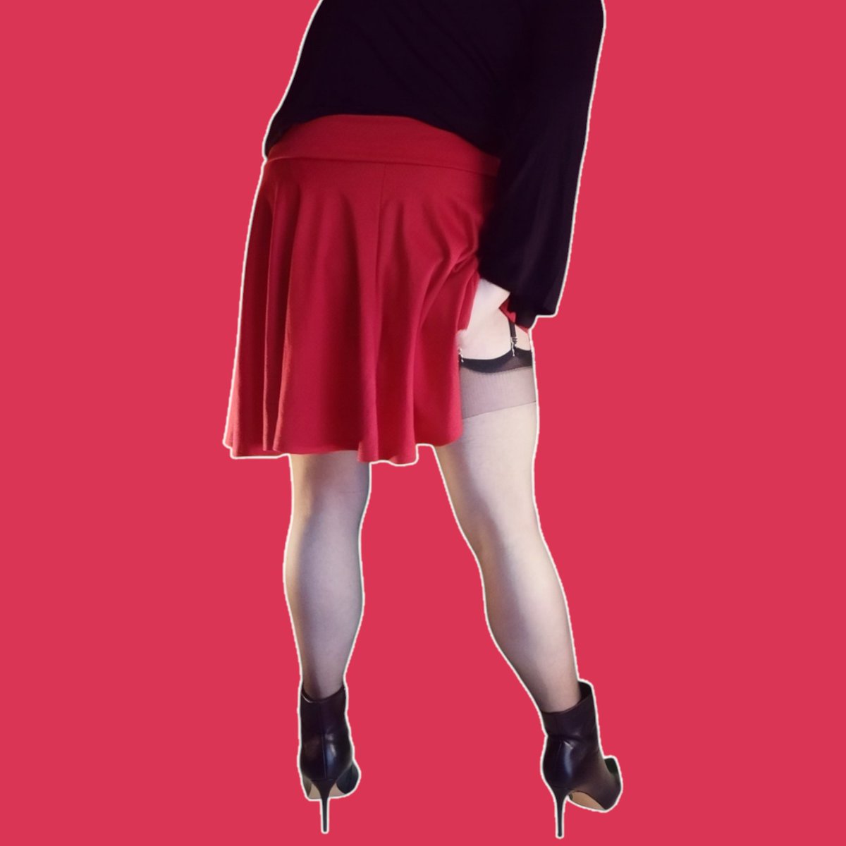 12_centimetres's tweet photo. #pull
#pullnoir
#jupe
#rouge
#jupeplissée
#bas
#portejarretelles
#ladamedefrance
#bottines
#12cm https://t.co/WaqcCTd6TG