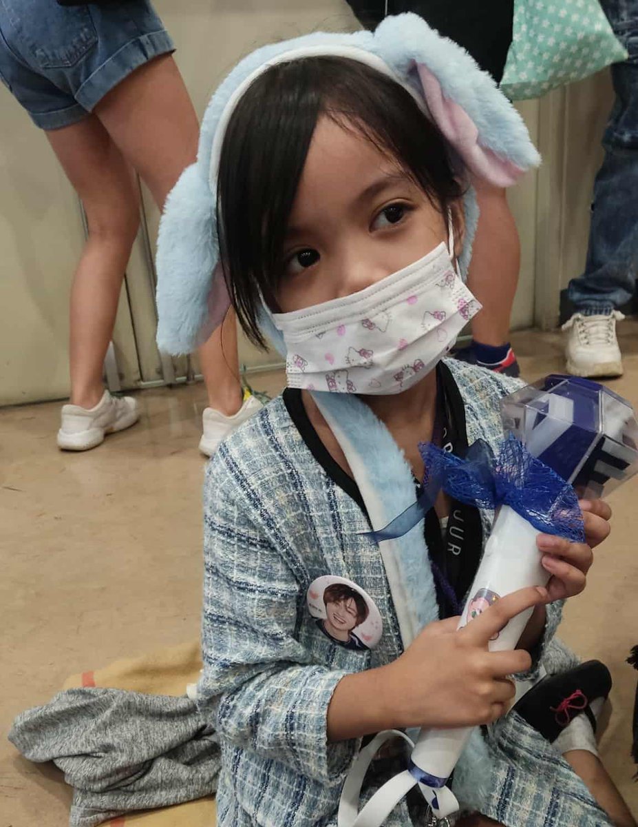 Joellinepearl's tweet photo. This little elf will be going around again to collect her aunties freebies on october 4 please be kind to her we didnt have time to buy ticket for her to watch so i promised her she will just get freebies
#SS10inManila #BabyElf #SUPERJUNIOR https://t.co/W48CqyMtb4