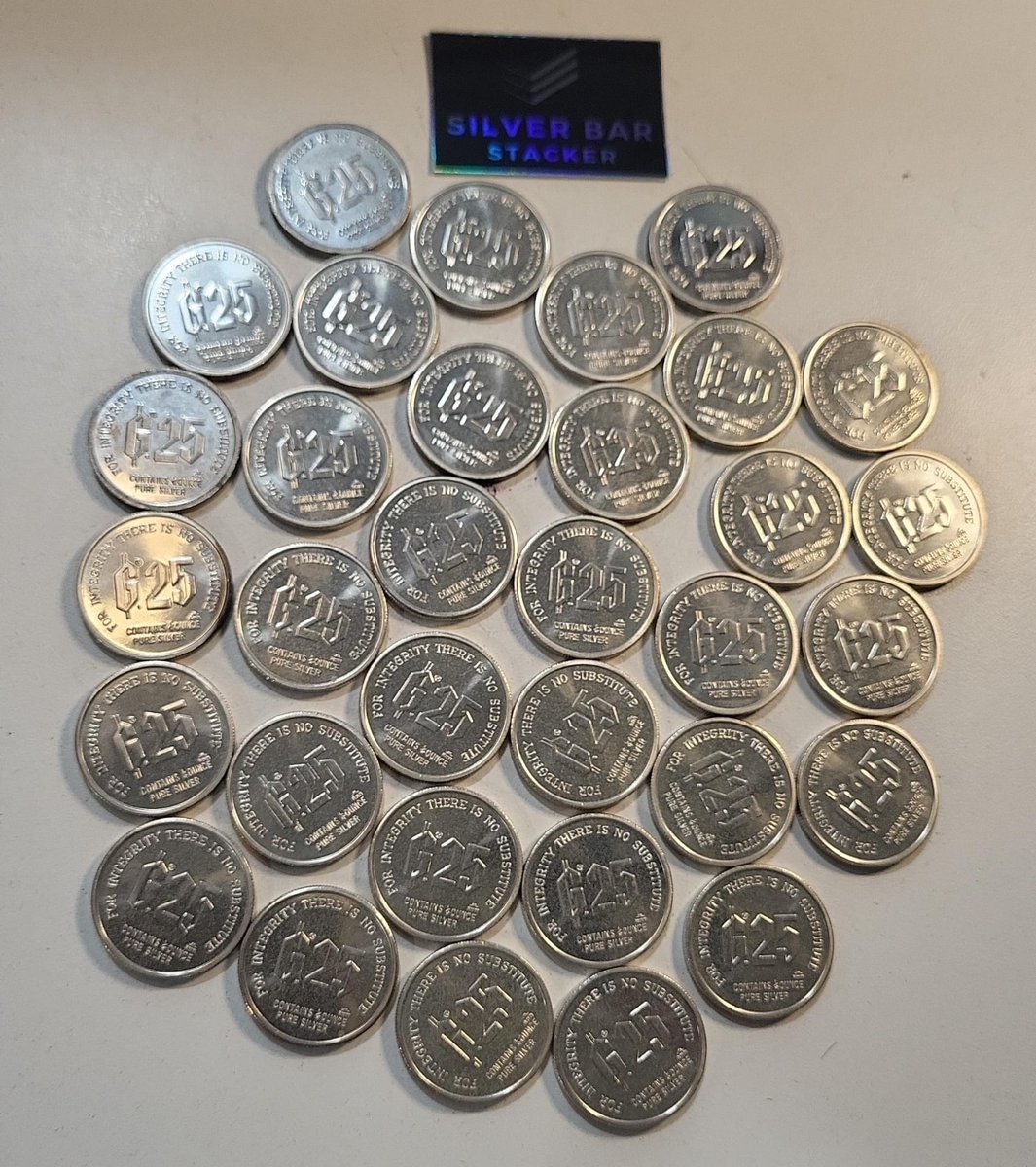 SilverBarStackr's tweet photo. Lot of 33x 1981 Dated Gold Standard Henry Hazlitt 1/4oz 90% Silver Rounds (1 lot available)

Buy Now or Make Offer on @whatnot:
https://t.co/3UQZNCsenx

#Vintage #Silver #Bar #Engelhard #GoldStandard #Fractional #Stacker #Gold #PreciousMetals #Platinum #Palladium #Rare #Bullion https://t.co/qr7pOcycPl