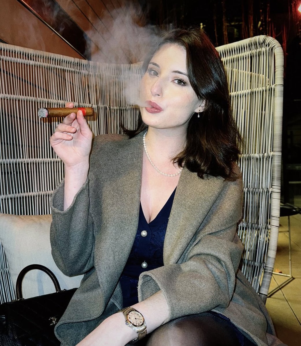 cigar26442's tweet image. Do men love women who smoke cigars?