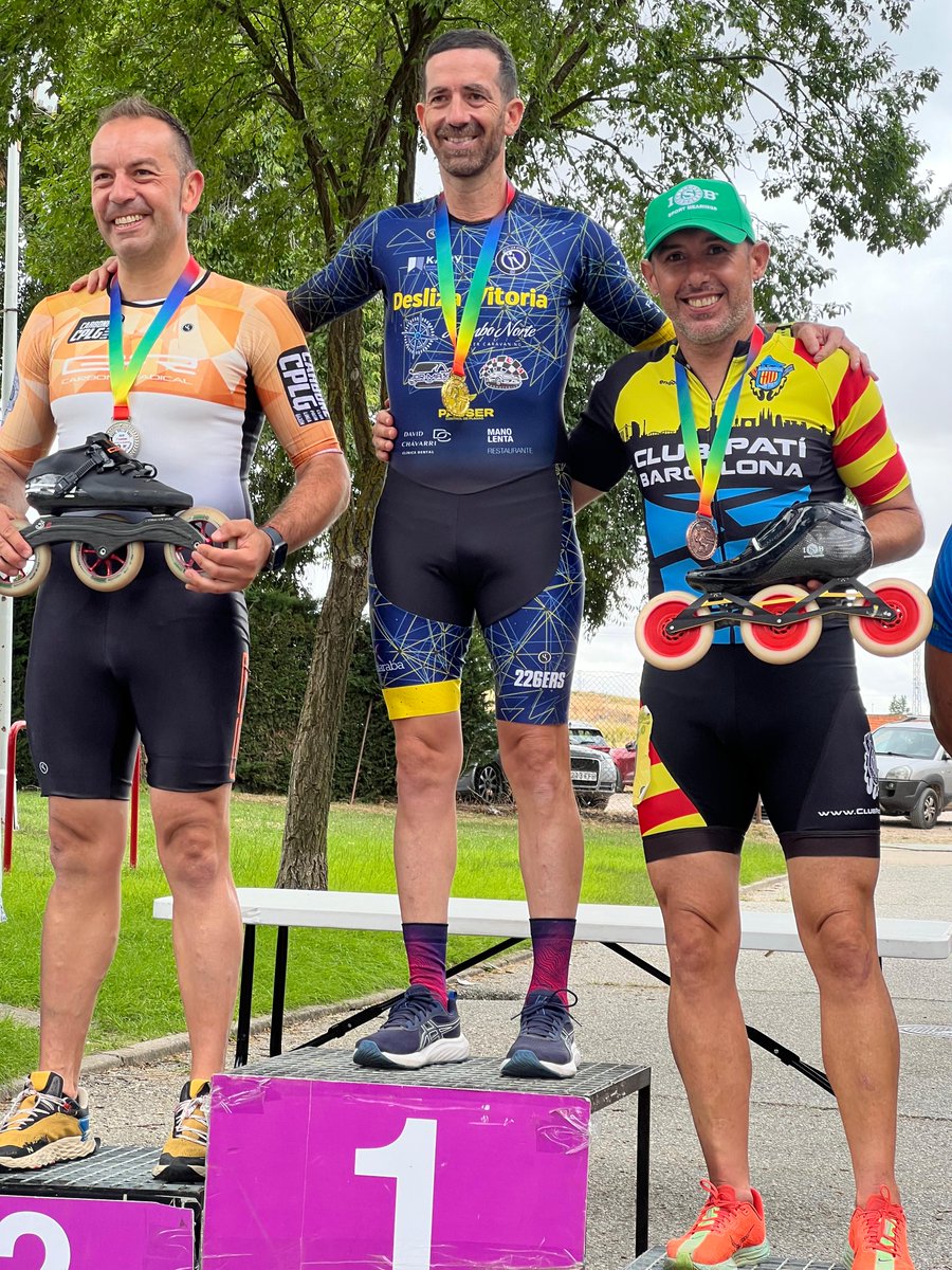 ClubPatiBCN's tweet photo. Detall de la participació del Club a la Mitja Marató d'Olmedo, el passat juliol, amb el @BilbaoCanet colant-se al 3r lloc M40M i la resta de l'equip gaudint d'una magnífica cursa. Amb el suport de @bcn_ajuntament @BCN_esports i #parcdelforum https://t.co/yADF3oKqHa