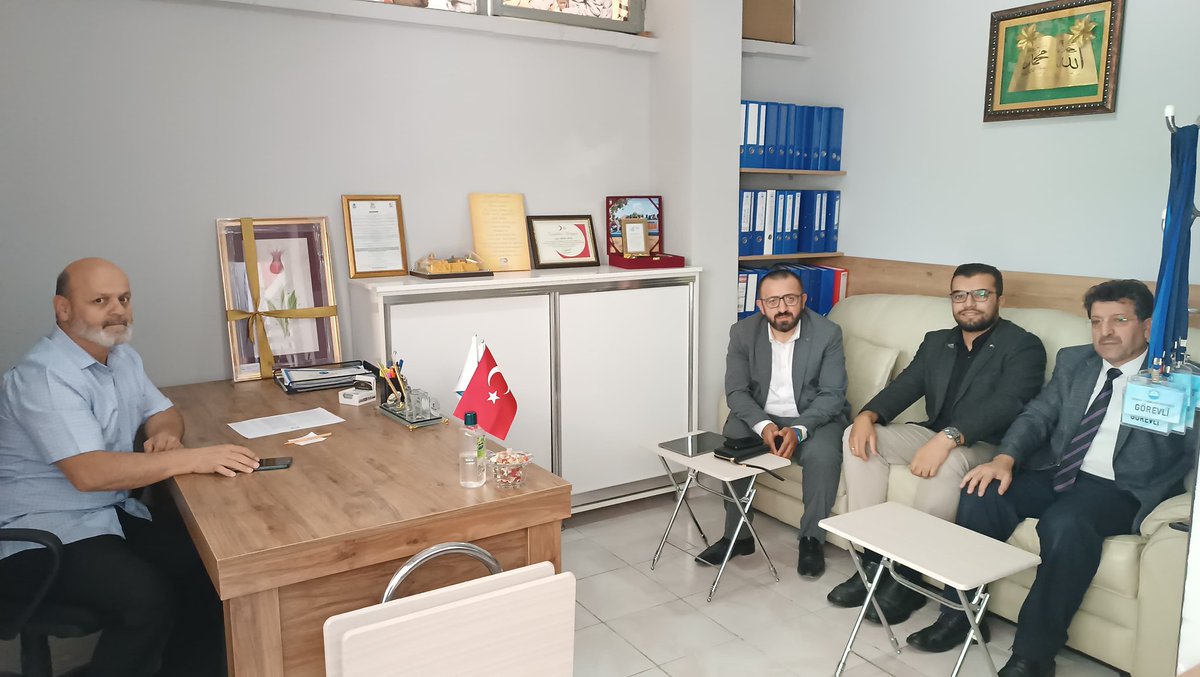 Filisti Vakfı Ankara İl Temsilcisi Sayın Hamdi Akın HALICI ve çalışma arkadaşı derneğimizi ziyaret ettiler. Kendilerine bu güzel ziyaretlerinden dolayı şükranlarımızı sunarız.
