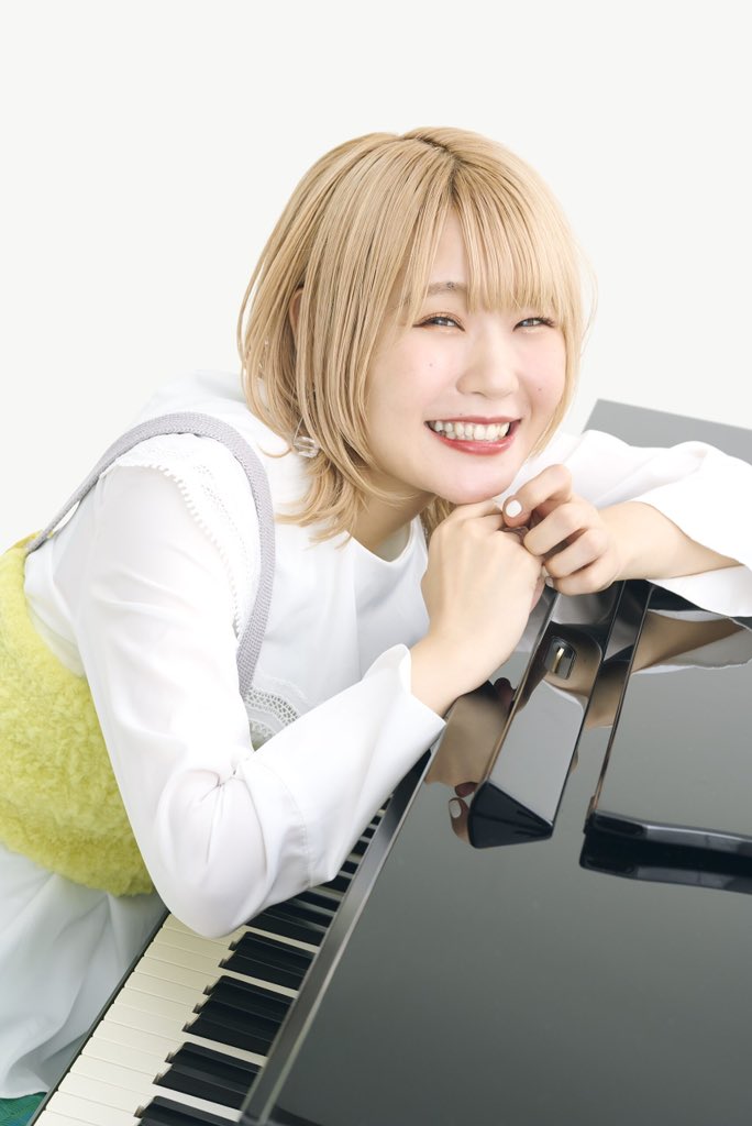 稀少　ビンテージＪ.Mares チェコ ボヘミアンガラス　ピアノ演奏者 🎊超重大発表🎊 】 万博の最終日イベント出演決定㊗️👏✨ 最後の部の