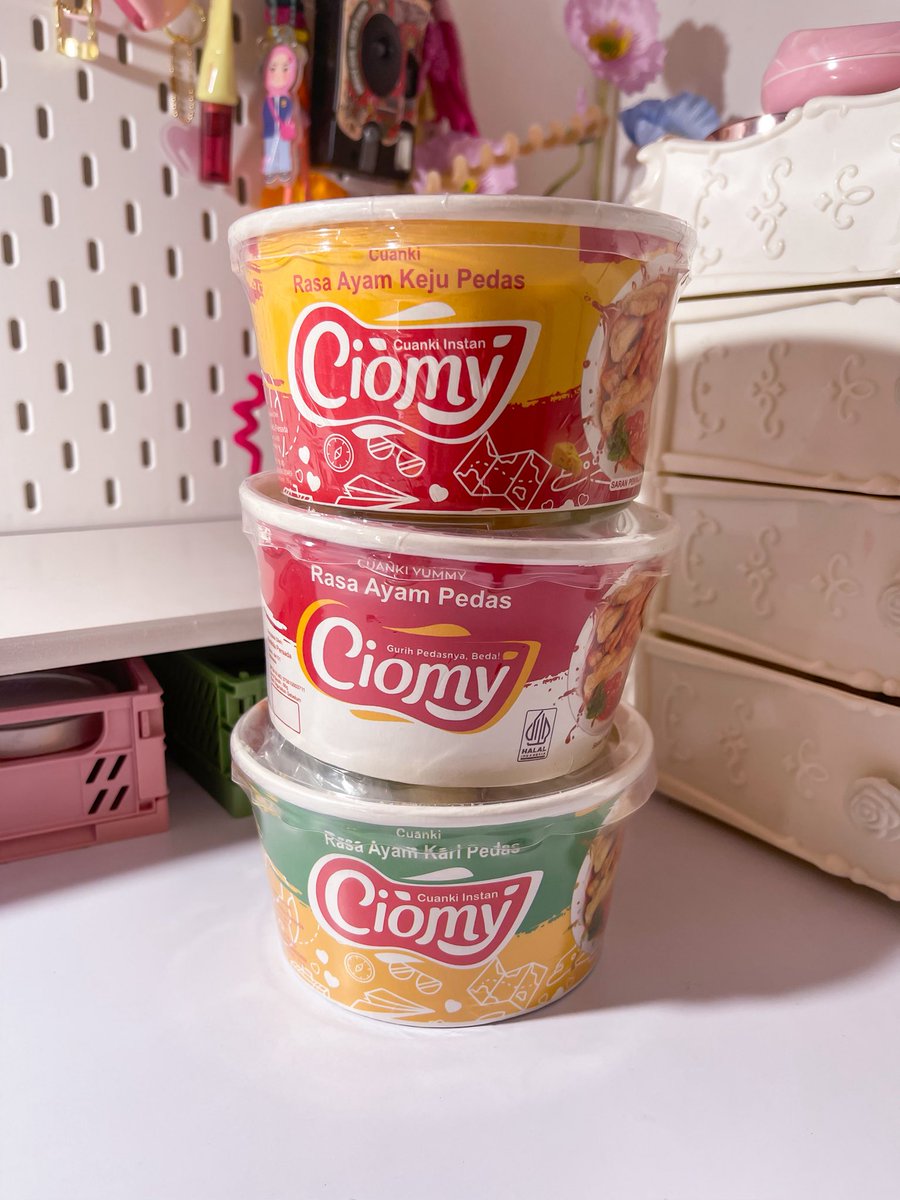 Laper malem-malem selalu jadi galau: makan nasi takut kenyang banget, tapi kalau nggak makan susah tidur 😅 untung nyetok ciomy, cuma 130 kalori jadi nggak bikin over!