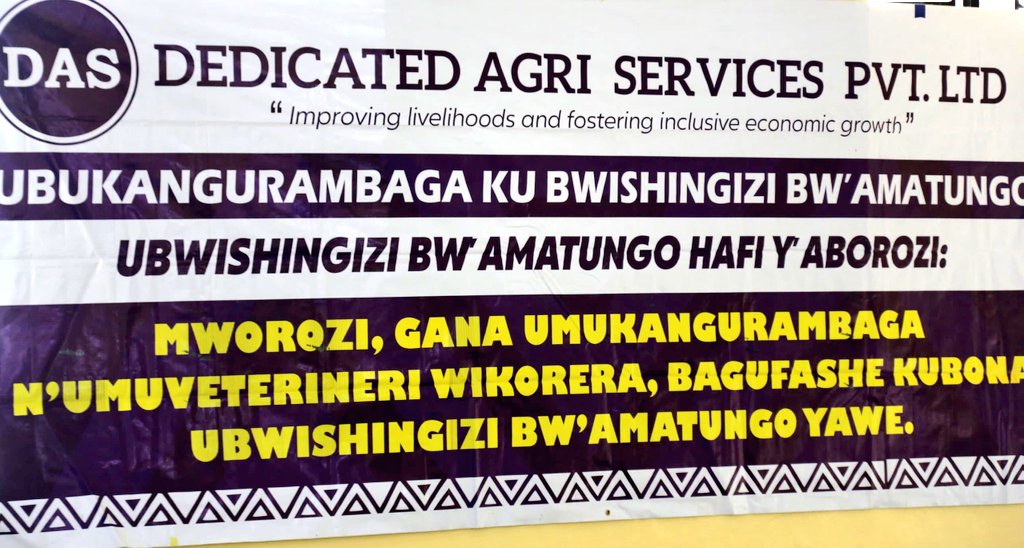 RusiziDistrict's tweet photo. Muri gahunda ya tekana urishingiwe muhinzi-mworozi,mu cyumba cy’inama cy’Akarere visi meya @AlfredHabimana3 ayoboye inama y'ubukangurambaga ku bwishingizi bw'amatungo.Iyi nama yitabiriwe n'abakangurambaga,abaveterineri bikorera n'abakorera leta,abahagarariye aborozi n'abacedo. https://t.co/CA9V33OkpS